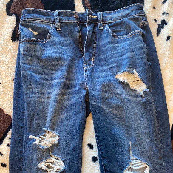AMERICAN EAGLE DISTRESSED JEANS NWOT - Picture 2 of 6